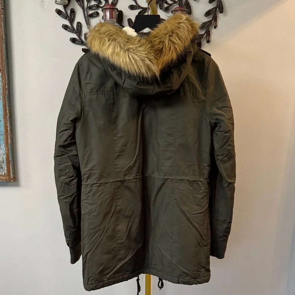 Levi's Women's Olive Utility Jacket with Faux Fur Trim EUC S - Picture 5 of 11